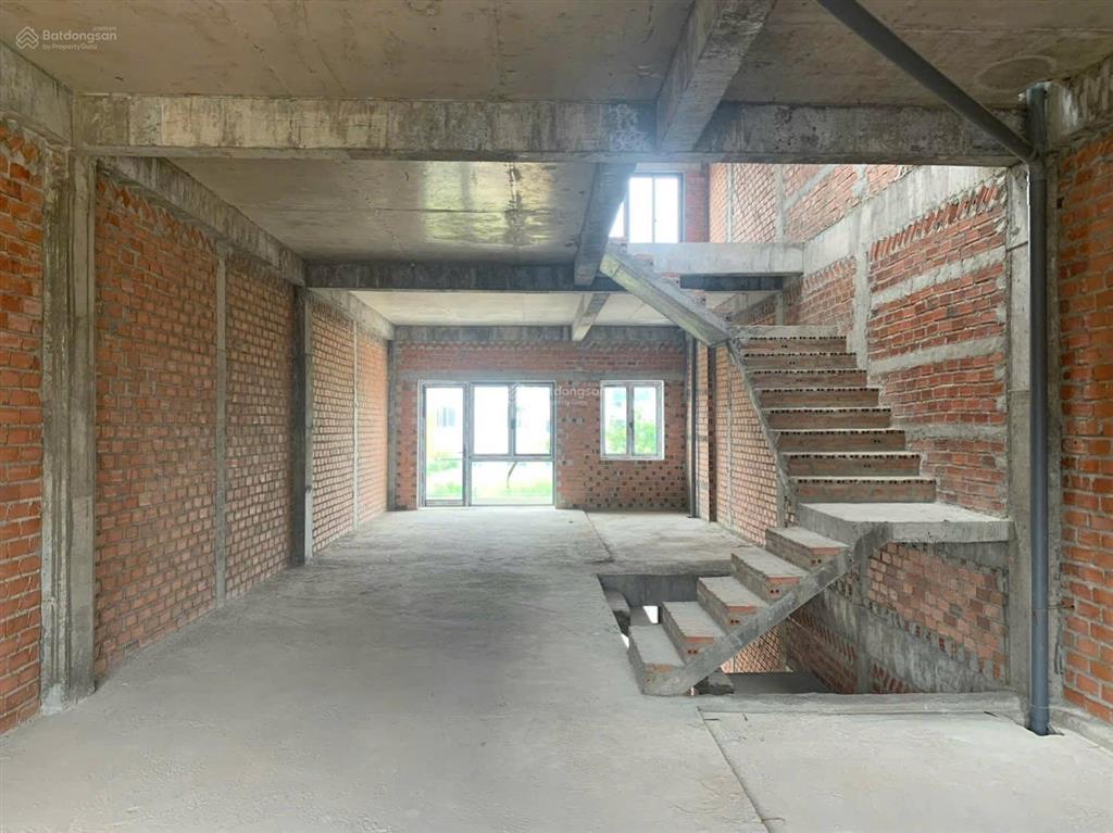 Cần bán gấp nhà phố 3 lầu 120m2 khu bà rịa city gate, trung tâm bà rịa. giá 4.050 tỷ 0775 707 *** yến