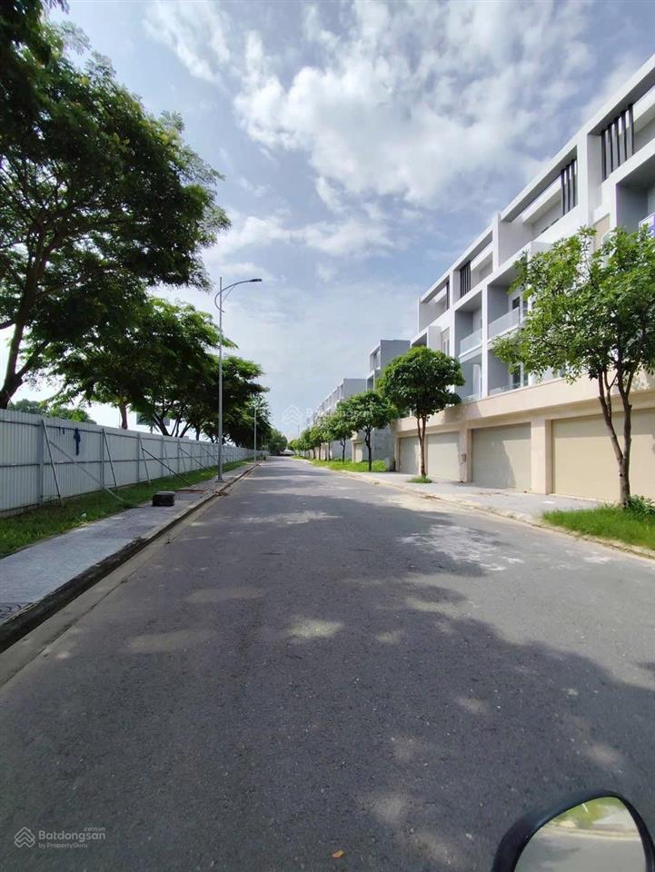 Bán gấp nền đất mặt tiền bà rịa ql51 long hương 120m² giá 3.6 tỷ khu br city gate. 0775 707 *** yến