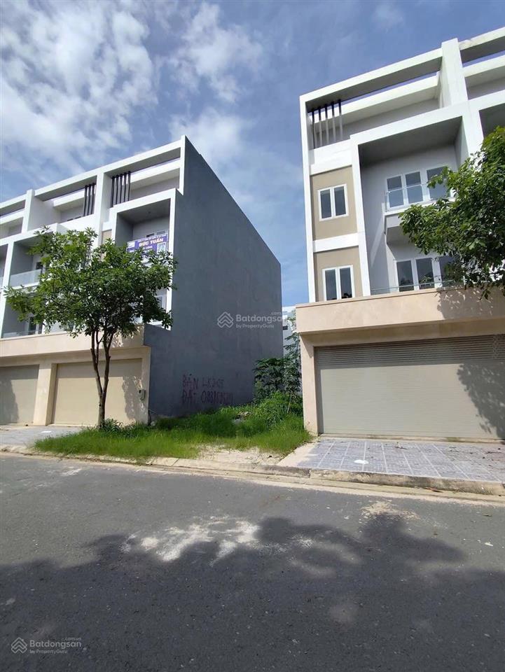 Bán gấp nền đất mặt tiền bà rịa ql51 long hương 120m² giá 3.6 tỷ khu br city gate. 0775 707 *** yến