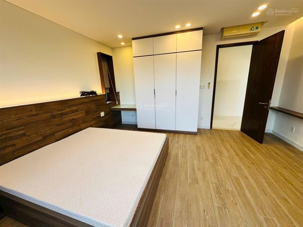 Bán căn biệt thự 485m² trung tâm bà rịa 12,9 tỷ tl, 3 mặt tiền full nội thất. 0775 707 *** phạm yến