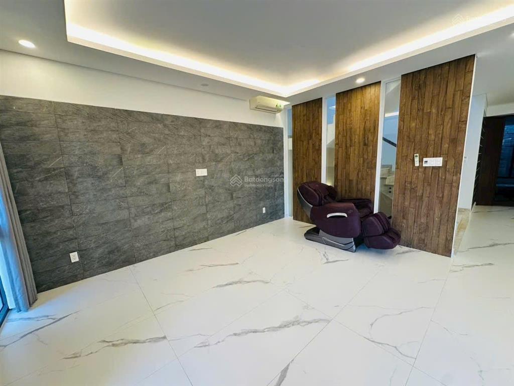 Bán căn biệt thự 485m² trung tâm bà rịa 12,9 tỷ tl, 3 mặt tiền full nội thất. 0775 707 *** phạm yến
