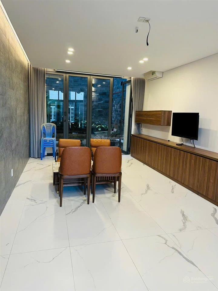 Bán căn biệt thự 485m² trung tâm bà rịa 12,9 tỷ tl, 3 mặt tiền full nội thất. 0775 707 *** phạm yến