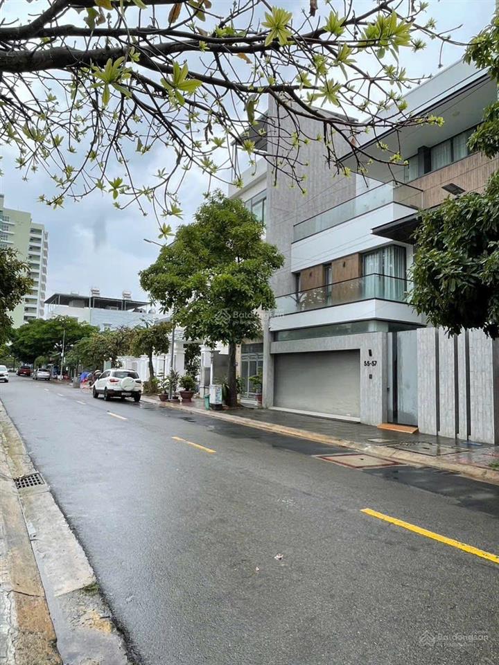Bán căn biệt thự 485m² trung tâm bà rịa 12,9 tỷ tl, 3 mặt tiền full nội thất. 0775 707 *** phạm yến