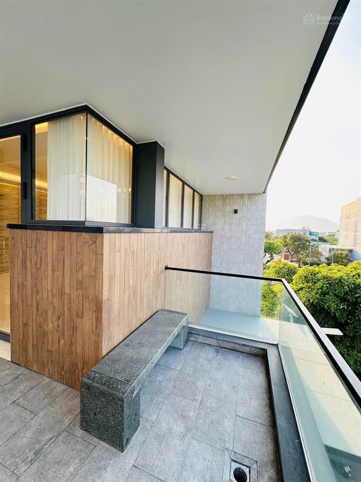 Bán căn biệt thự 485m² trung tâm bà rịa 12,9 tỷ tl, 3 mặt tiền full nội thất. 0775 707 *** phạm yến