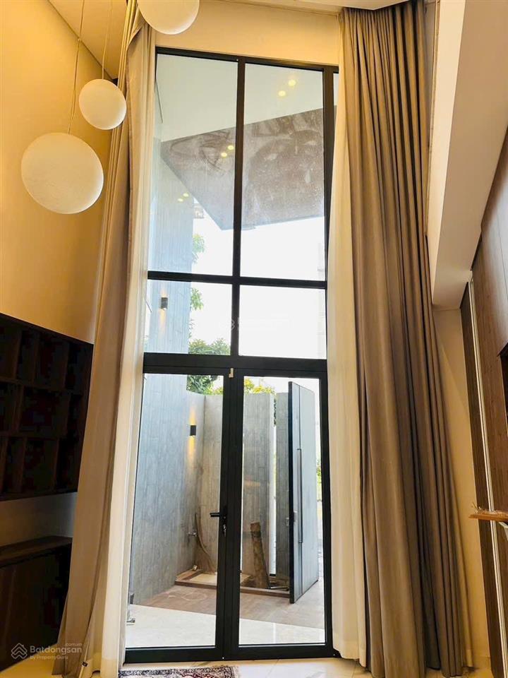 Bán căn biệt thự 485m² trung tâm bà rịa 12,9 tỷ tl, 3 mặt tiền full nội thất. 0775 707 *** phạm yến