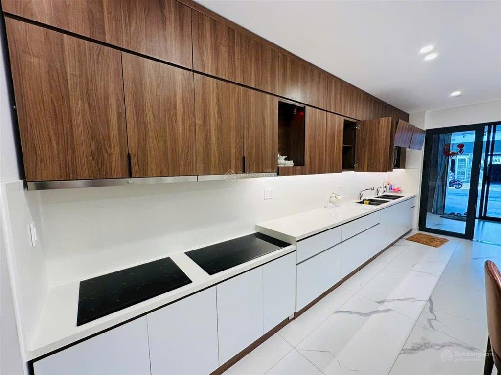 Bán căn biệt thự 485m² trung tâm bà rịa 12,9 tỷ tl, 3 mặt tiền full nội thất. 0775 707 *** phạm yến