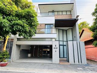 Bán căn biệt thự 485m2 trung tâm bà rịa 12.9 tỷ tl, 3 mặt tiền full nội thất. 0775 707 *** phạm yến