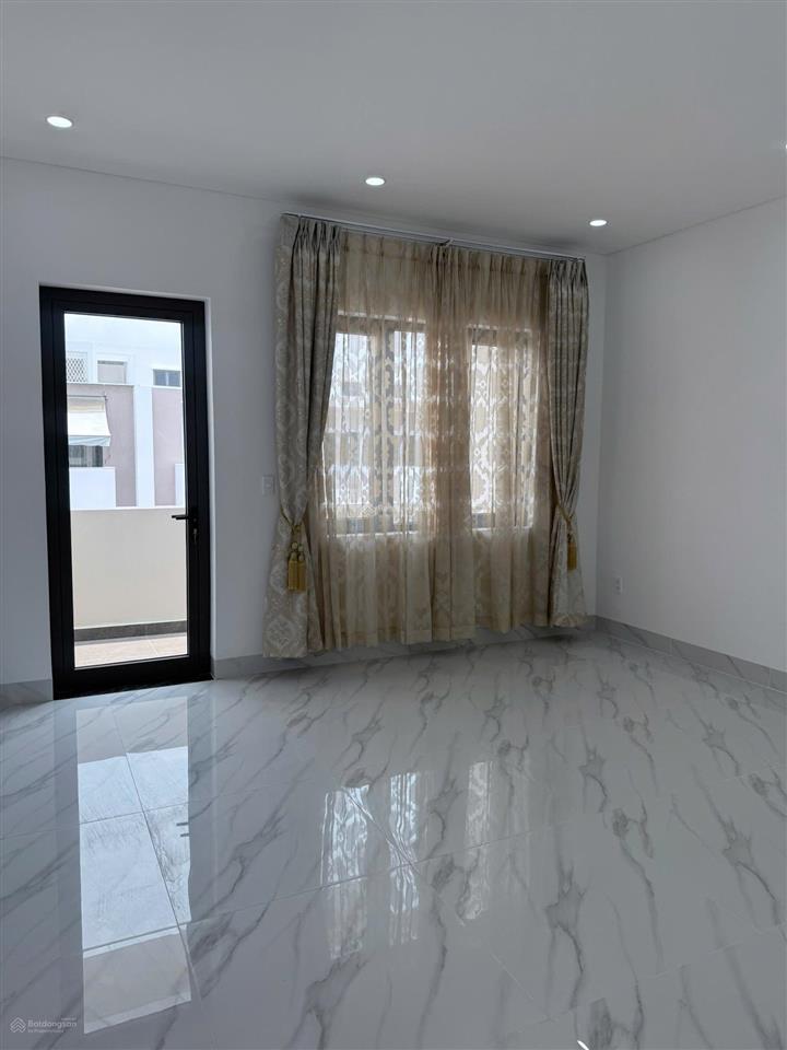 Bán căn nhà phố bà rịa city gate 3 lầu 100m2  5.1 tỷ 0775 707 *** phạm yến