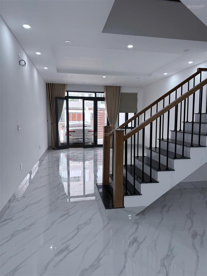 Bán căn nhà phố bà rịa city gate mới xây 5,1 tỷ, sổ riêng.  0775 707 *** phạm yến