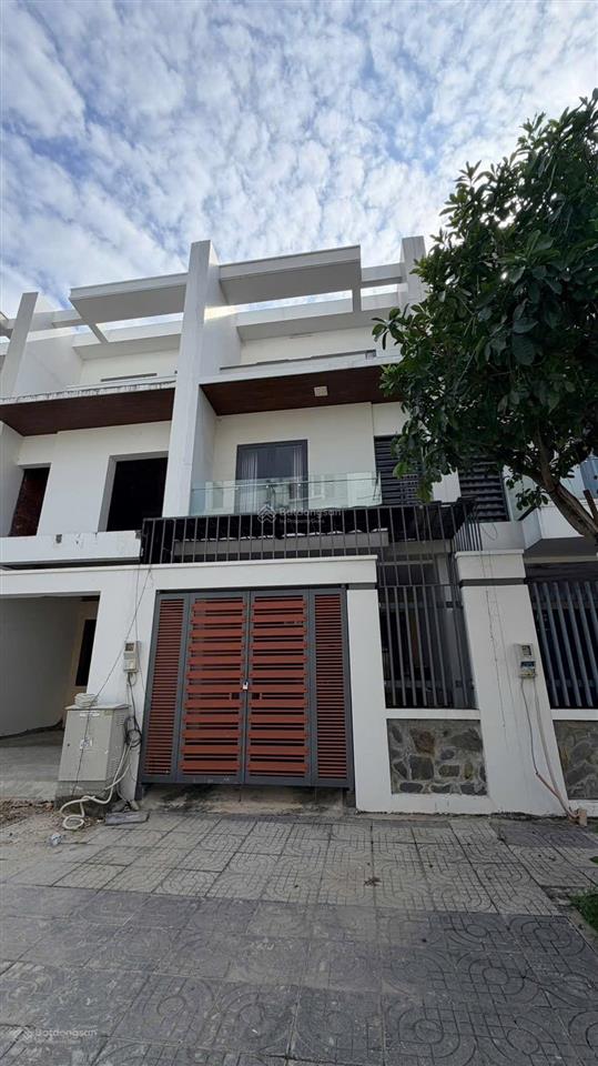 Bán căn nhà phố bà rịa city gate mới xây 5,1 tỷ, sổ riêng.  0775 707 *** phạm yến