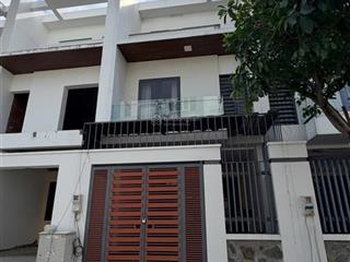 Bán nhà phố 1 trệt 2 lầu bà rịa city gate mới xây hoàn thiện có sổ, 5.1 tỷ  0775 707 *** phạm yến