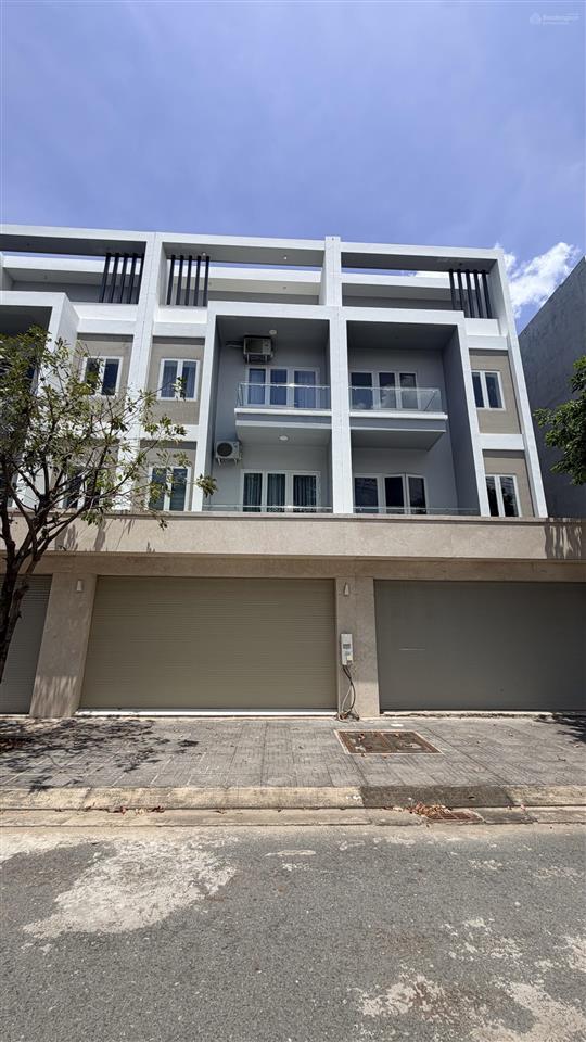 Bán nhà phố mặt tiền 3 lầu quốc lộ 51 bà rịa city gate 7,5 tỷ, 0775 707 *** phạm yến