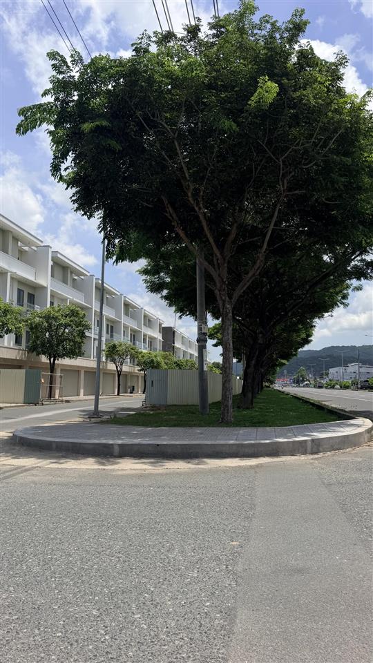 Bán nhà phố mặt tiền 3 lầu quốc lộ 51 bà rịa city gate 7,5 tỷ, 0775 707 *** phạm yến