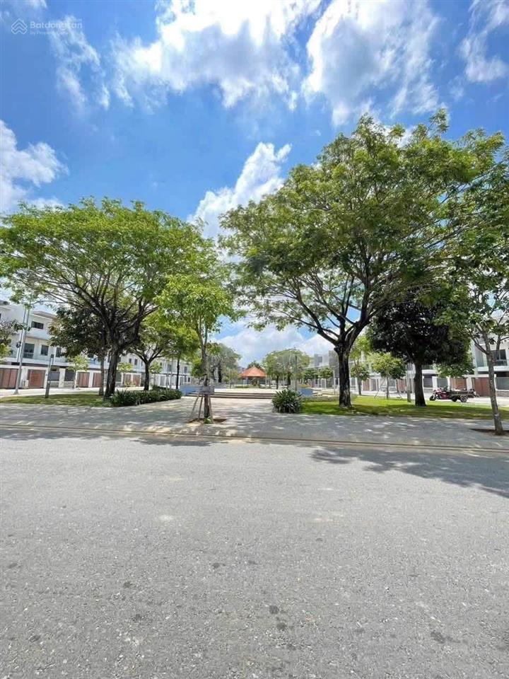 Cần tiền bán nhanh lô đất 120m2 bà rịa city gate mặt tiền ql51, 1.450 tỷ.  0775 707 *** phạm yến