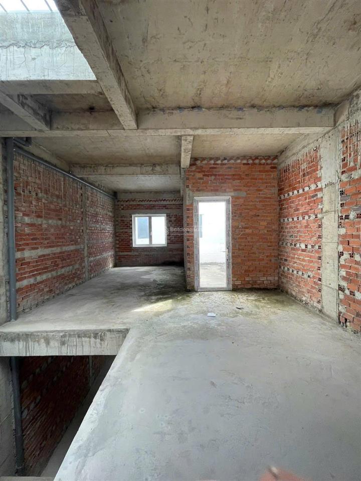 Bán gấp nhà phố 1 trệt 2 lầu 4 tỷ bà rịa city gate mới xây, sổ sẵn  0775 707 *** phạm yến
