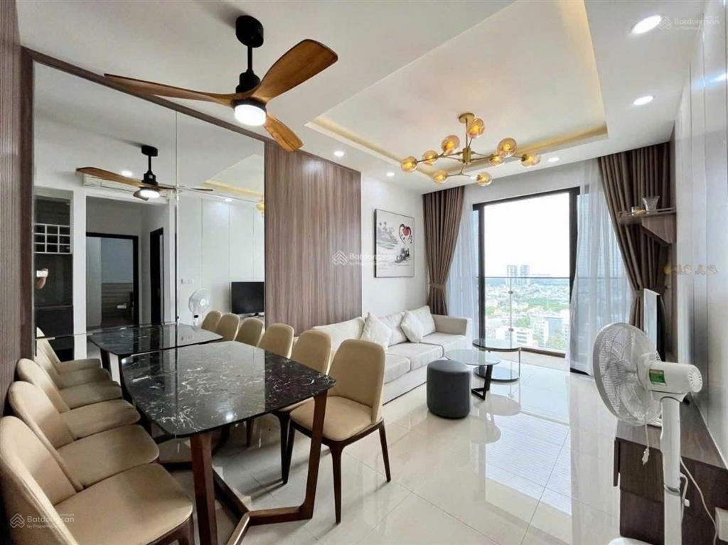 Căn góc tháp diamond cần bán, giá tốt thị trường, tầng thấp hướng đông nam nhìn về tttm city