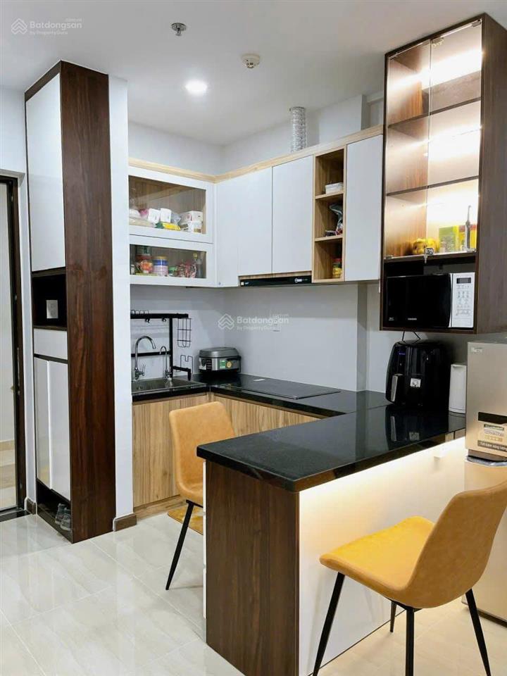 Bán gấp 2pn view trực diện hồ bơi, full nội thất, giá tốt thị trường, ban công rộng và mát mẻ