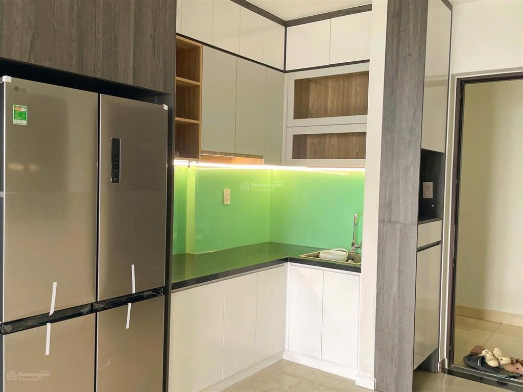 Bán gấp 2pn view trực diện hồ bơi, full nội thất, giá tốt thị trường, ban công rộng và mát mẻ