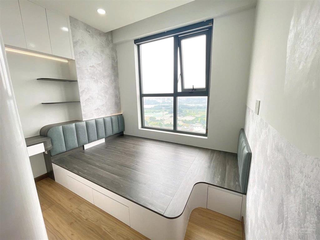 Bán gấp 2pn view trực diện hồ bơi, full nội thất, giá tốt thị trường, ban công rộng và mát mẻ