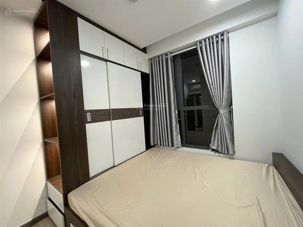 Bán gấp 2pn view trực diện hồ bơi, full nội thất, giá tốt thị trường, ban công rộng và mát mẻ