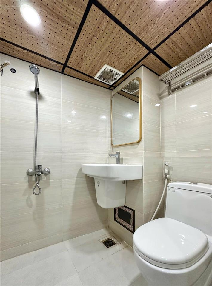 Phòng mới xây, thang máy ngay dương quảng hàm