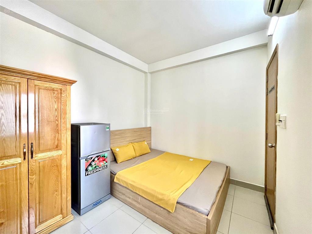 Phòng thoáng mát, full nội thất ngay đh ngoại thương