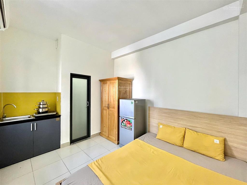 Phòng thoáng mát, full nội thất ngay đh ngoại thương