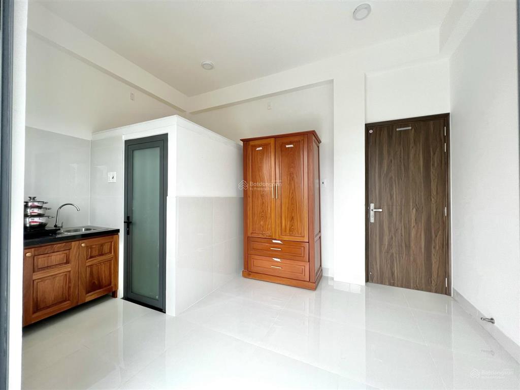 Phòng ban công mới xây 100% ngay âu cơ