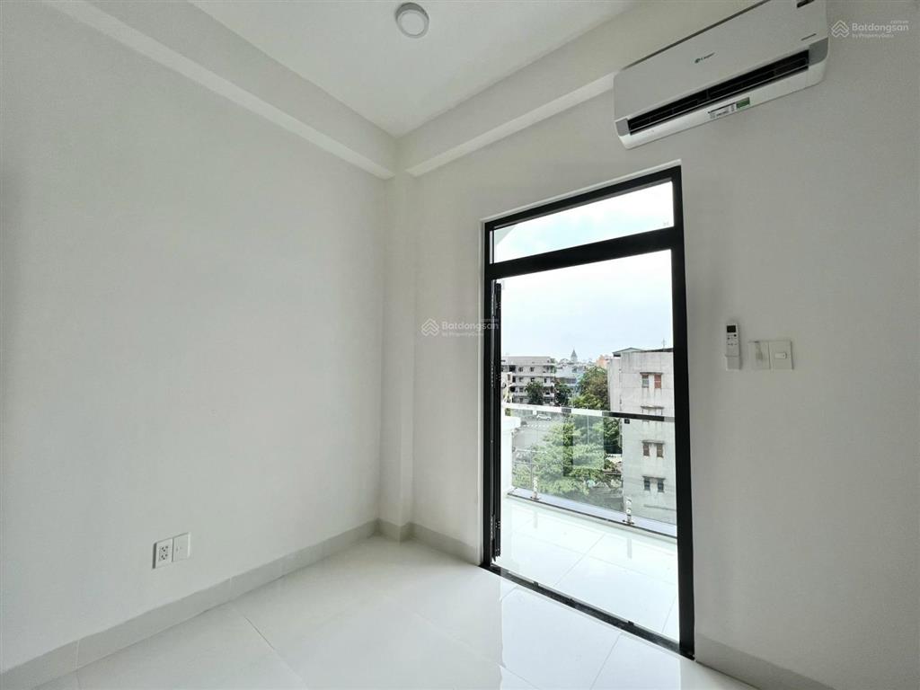 Phòng ban công mới xây 100% ngay âu cơ