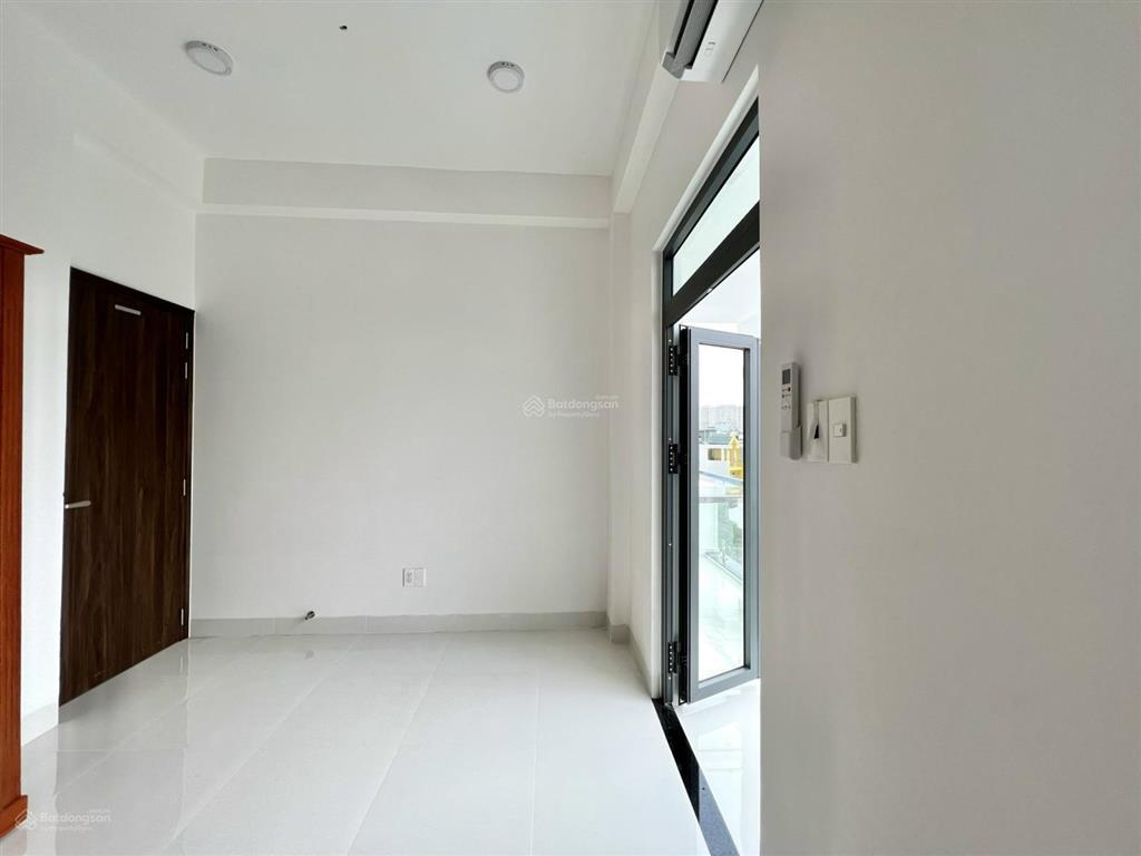 Phòng ban công mới xây 100% ngay âu cơ