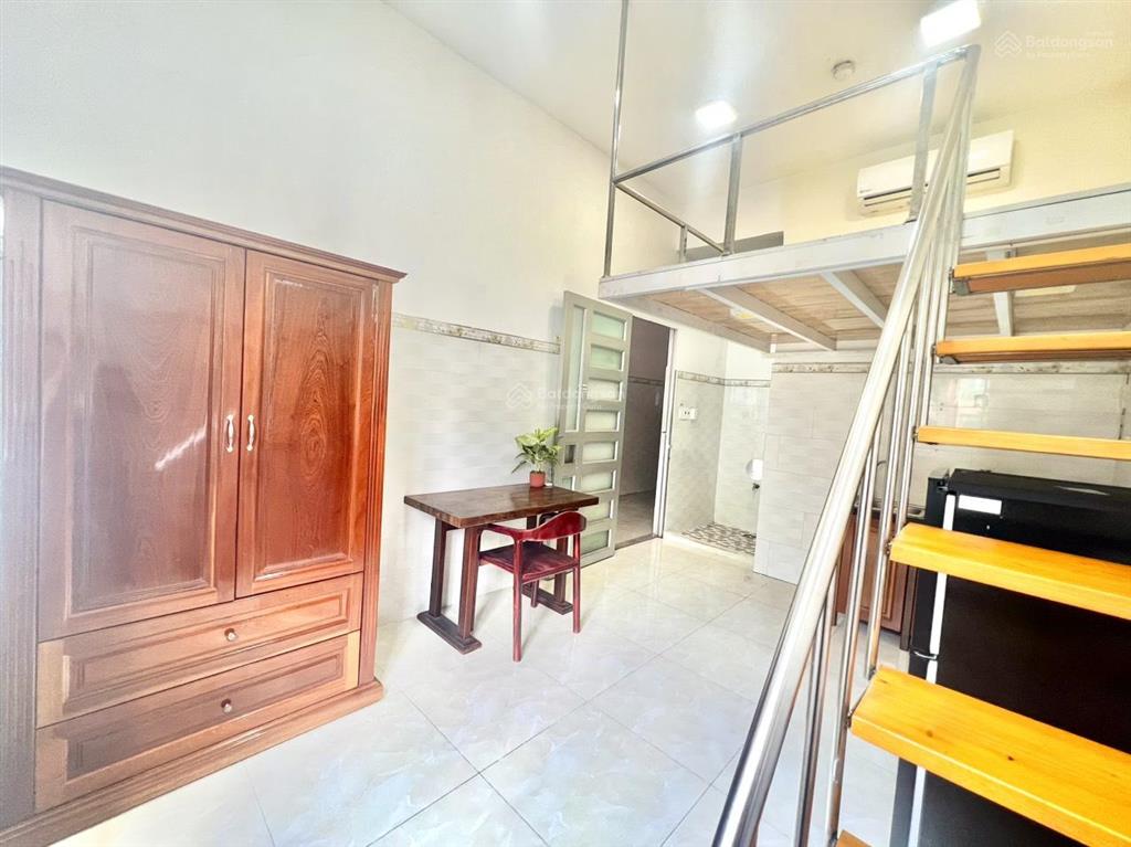 Phòng trọ thoáng mát, an ninh ngay đầm sen