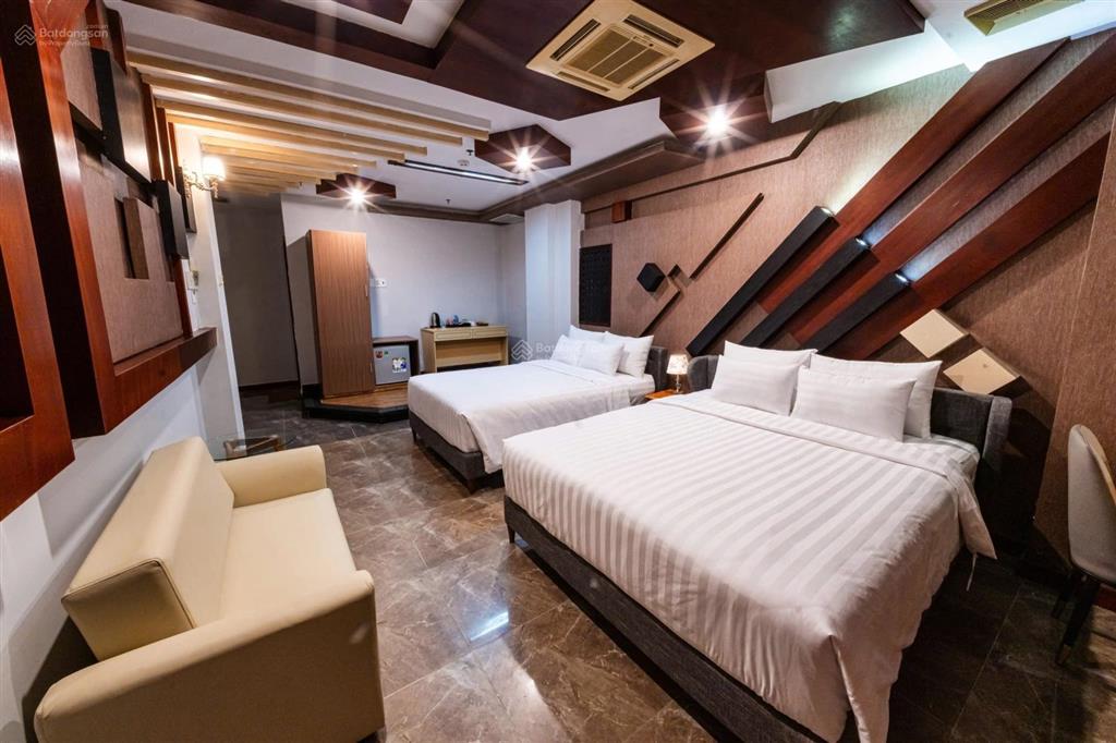 Sang khách sạn 1 hầm 8 tầng ngay trung tâm thương mại cái khế