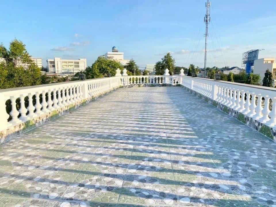 Cho thuê nhà mặt tiền đường nguyễn văn cừ gần trường đhyd cần thơ