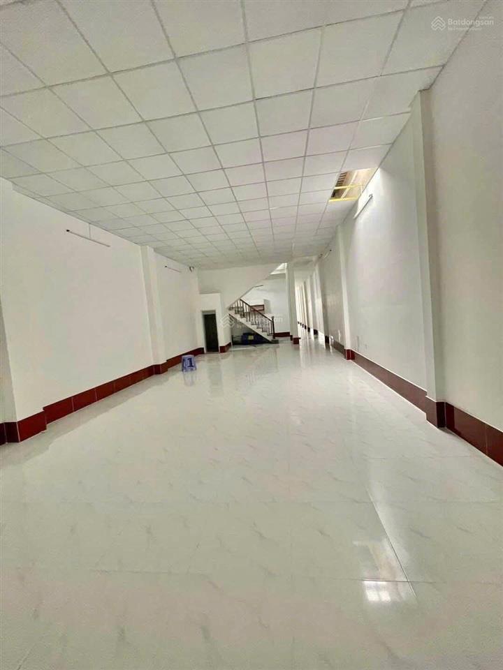 Cho thuê nhà mặt tiền đường trần việt châu ngang trên 6m giá 40 triệu