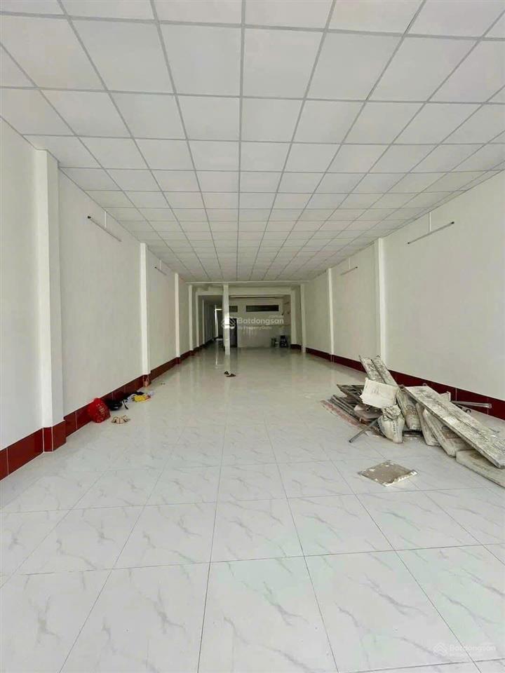 Cho thuê nhà mặt tiền đường trần việt châu ngang trên 6m giá 40 triệu