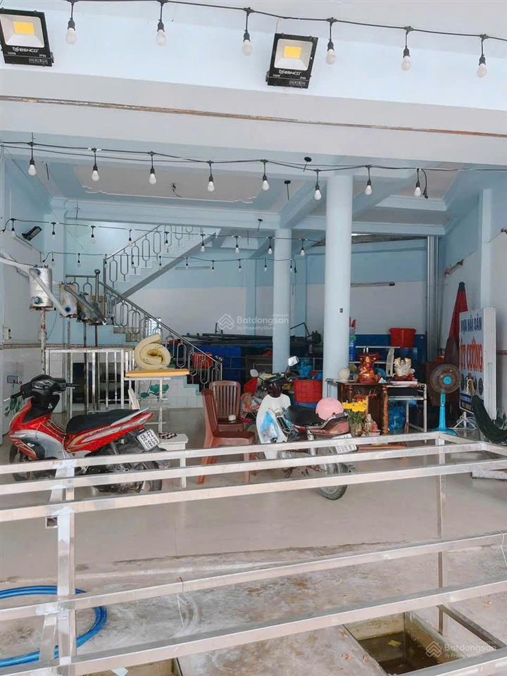 Cho thuê nhà 1 trệt 2 lầu mặt tiền đường 30 tháng 4 cần thơ giá 14 triệu