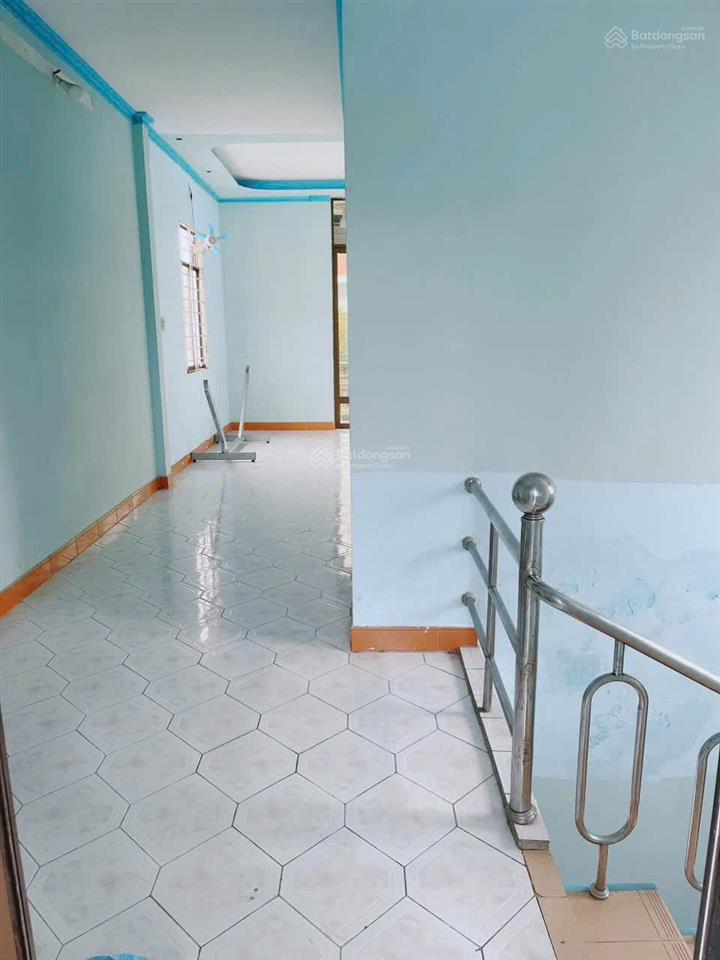 Cho thuê nhà 1 trệt 2 lầu mặt tiền đường 30 tháng 4 cần thơ giá 14 triệu