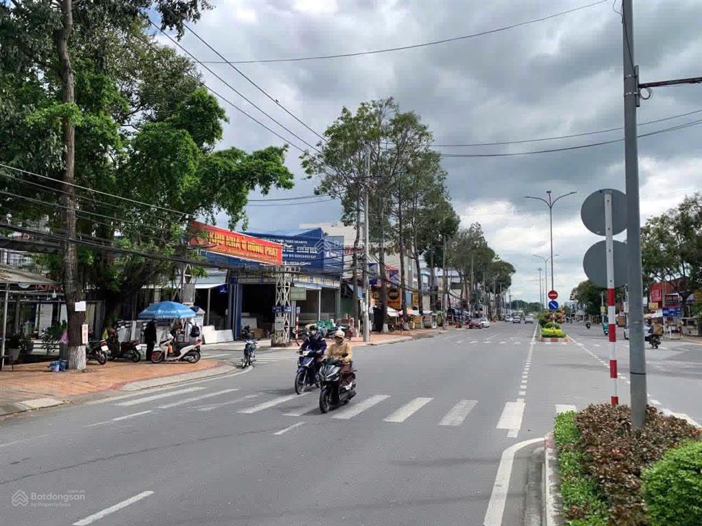 Cho thuê nhà 225m2 mặt tiền đường nguyễn văn cừ nối dài kdc hồng phát