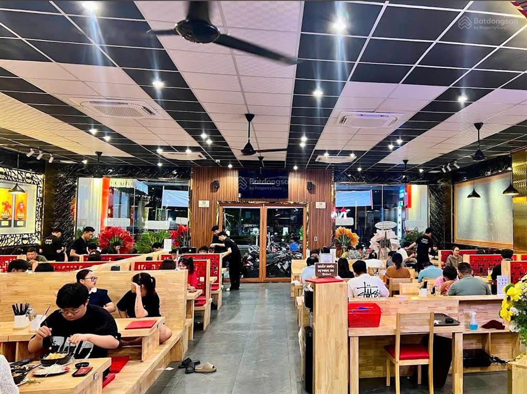 Cho thuê nhà mặt tiền đường 3 tháng 2 ngang 12m giá 120 triệu đối diện trường đại học cần thơ