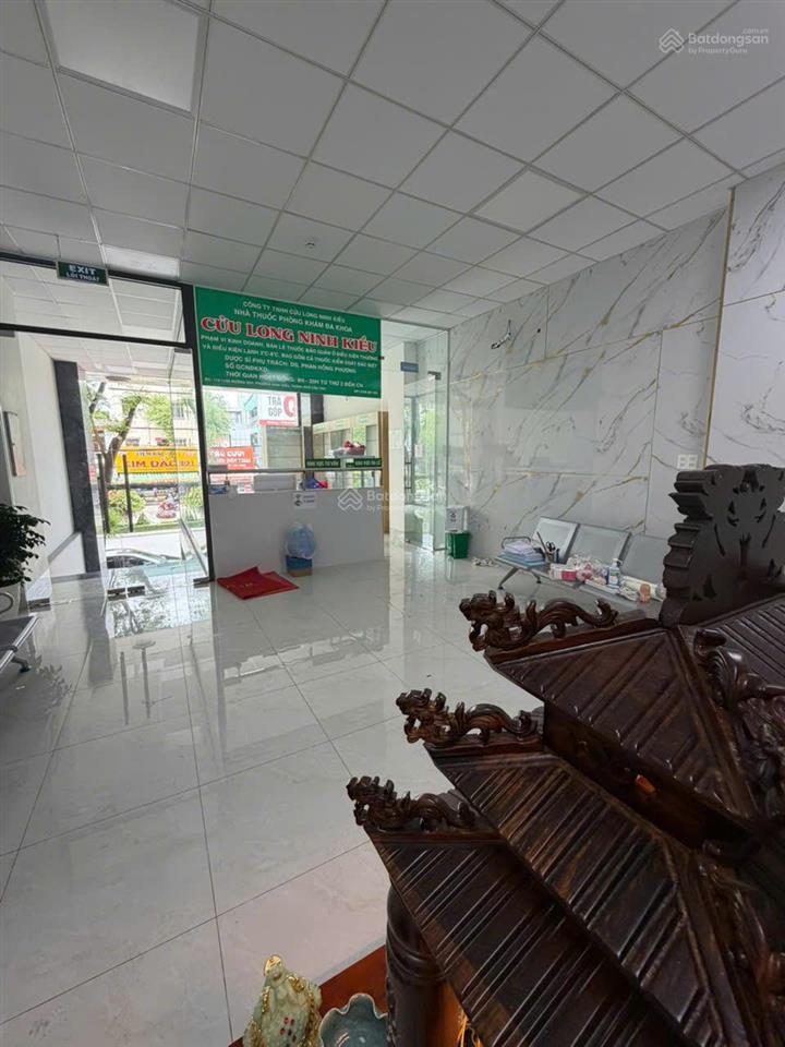 Cho thuê tòa nhà văn phòng mặt tiền đường 30/4 trung tâm cần thơ, giá 120 triệu/tháng