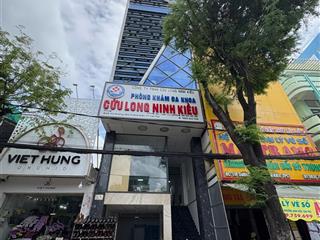 Cho thuê tòa nhà văn phòng mặt tiền đường 30/4 trung tâm cần thơ, giá 120 triệu/tháng