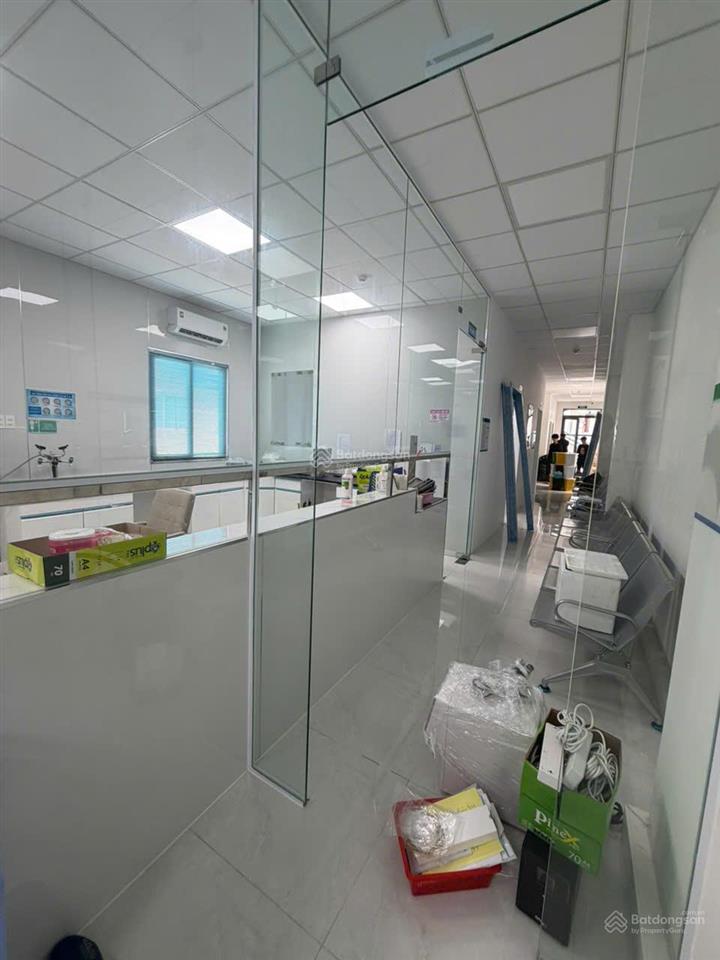 Cho thuê tòa nhà văn phòng mặt tiền đường 30/4 trung tâm cần thơ, giá 120 triệu/tháng