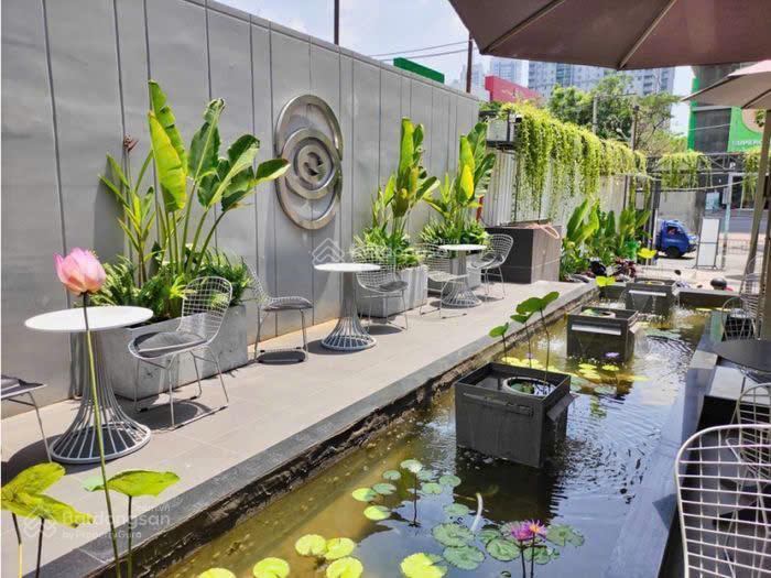 Cho thuê nhà mặt phố ngang 19m dtsd lên đến 1000m2 mặt tiền đường nguyễn thị thập, q7