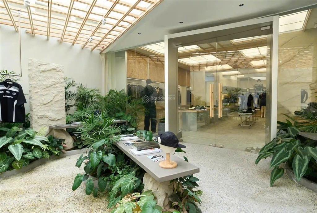 Cho thuê mặt bằng kinh doanh dtsd 550m2 nằm ngay mặt tiền đường lê văn sỹ, quận 3