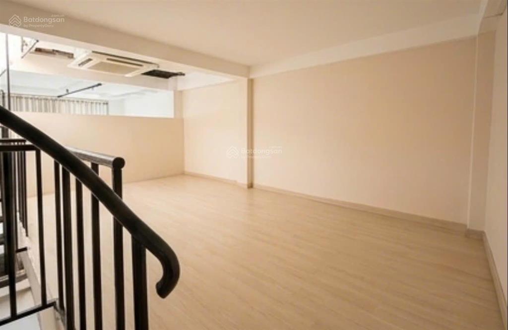 Cho thuê nhà nguyên căn hẻm 351 lê văn sỹ, quận 3