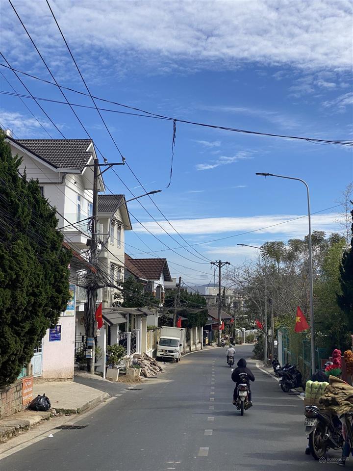 Bán villa sân vườn view hồ và rừng thông trường đại học, dt thực tế 600m2, ngang rộng, đường nhu