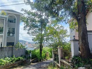 Biệt thự trên đồi view hướng đông nhìn về trung tâm, góc 2mt đường nhựa, 357m2, sổ riêng, hoàn công