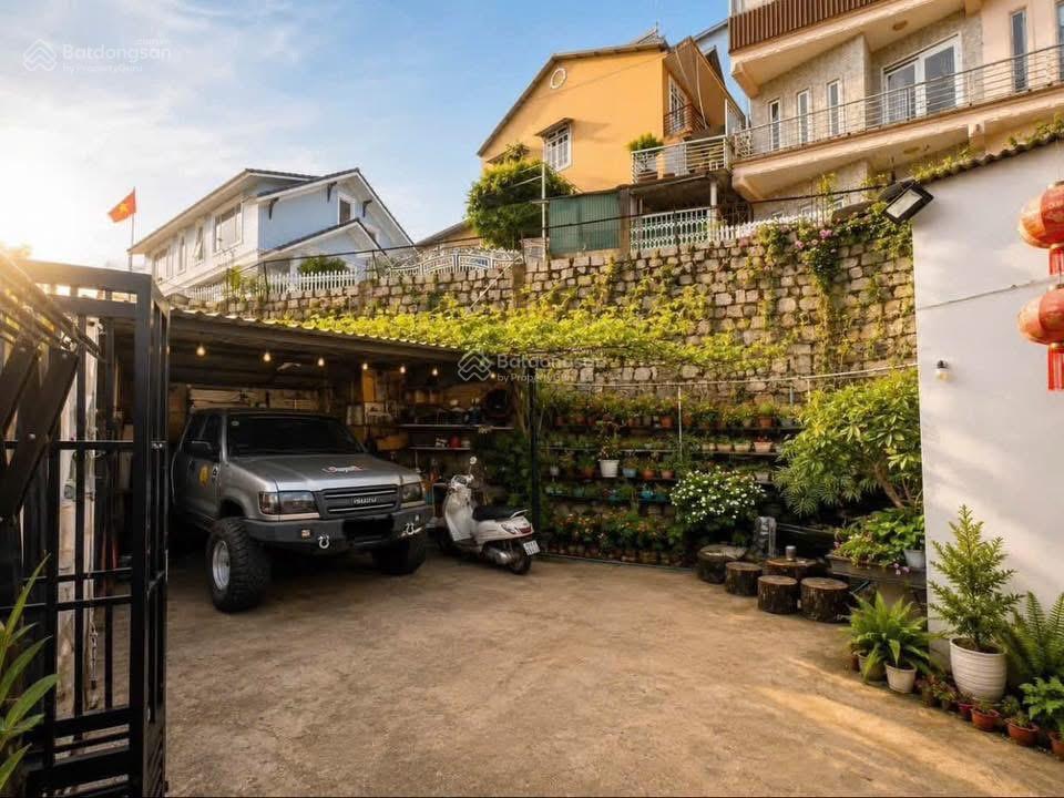 Nhà cấp 4 siêu xinh 2 mặt tiền đường trung tâm đà lạt, dt 100.58m2 thực tế 140m2 full odt
