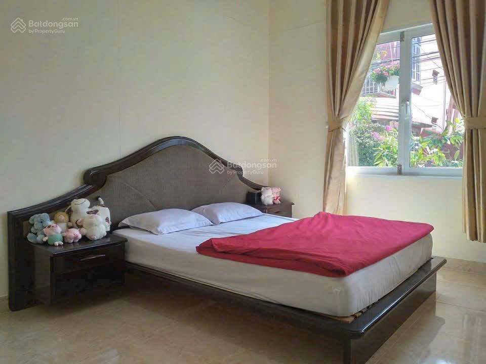 Nhà đường ô tô trung tâm chợ ngô quyền, dt 82m2, 4pn, view đẹp, ngang 7m, sổ riêng, 4.35 tỷ