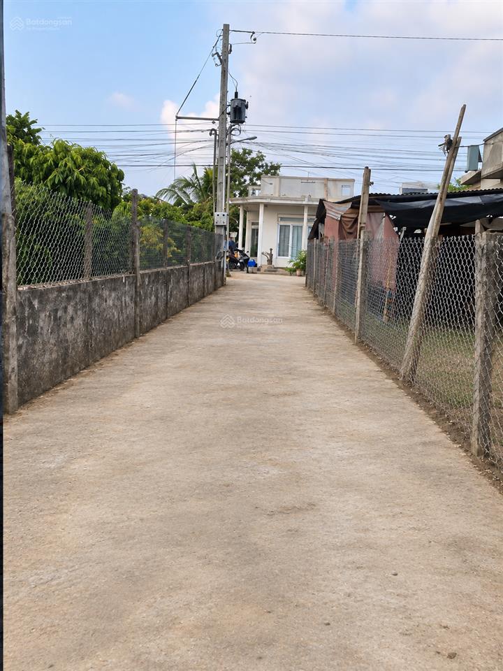Bán gấp 745m2 phú hội, cách ql20 700m, dt (13x50m nở hậu 20m) 100m2 thổ cư giá 2 tỷ  0984 391 ***